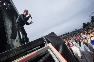Björn Dixgård, singer and guitarist of Mando Diao at the Highfield Festival on Sunday, Störmthaler