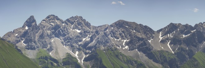 Mountain panorama from Fellhorn 2037m, to the Allgäu main ridge with Trettachspitze 2595m,