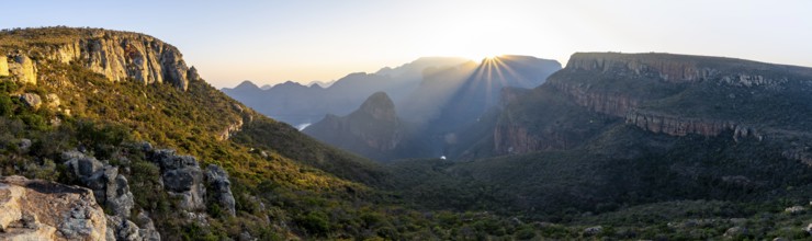 Sunstar, Panorama, Blyde River Canyon with summit Three Rondawels, View of canyon with Blyde River