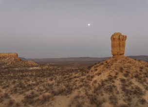 The Vingerklip (rock finger) and the Ugab Valley Terraces are surrounded by thornbush and mopane