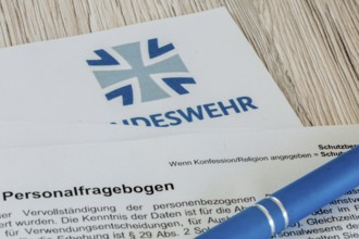 Close-up of a Bundeswehr personnel questionnaire (symbolic image)