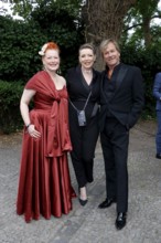 Enie van de Meiklokjes, guest, Steve Norman at the Cocktail Prolongé for the Semi-Final Round of