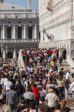 People in front of the Doge's Palace on the Ponte della Paglia, Venice, Veneto, Italy