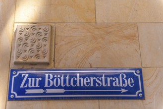 Signpost in the direction of Böttcherstrasse, cultural monument in the historic city centre,