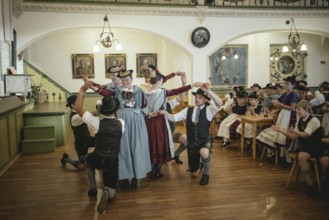 Traditional traditional costume anniversary of the Trachtenverein Schliersee Stamm 1888, dance in