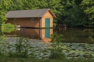Boathouse at the Meiereisee in the Bürgerpark dating from 1866, passenger ship Marie, round trip,