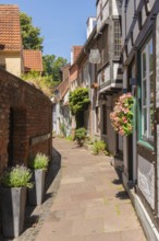 Schmaler Weg Hinter der Balge, half-timbered house with bay window, renovated Schnoor district with