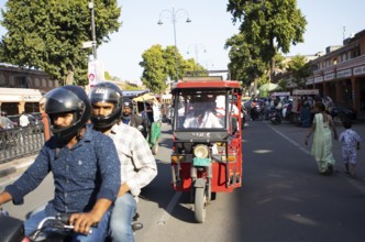 Rickshaw in the old city centre, Jaipur, Rajasthan, India