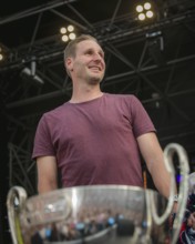 Players of the EisbÃ¤ren Berlin at the Berliner Rundfunk 91.4 Open Air in the Berlin ParkbÃ¼hne