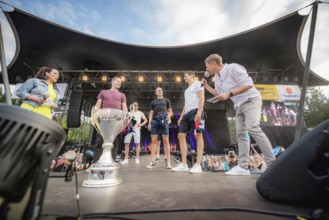 Players of the EisbÃ¤ren Berlin at the Berliner Rundfunk 91.4 Open Air in the Berlin ParkbÃ¼hne