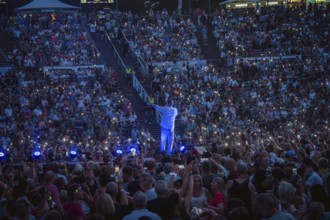 Sea of lights with Sebastian Oswald, one of the presenters at the Berliner Rundfunk 91.4 Open Air