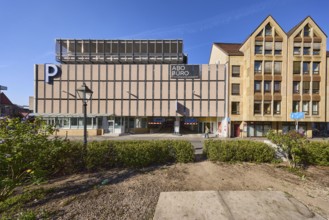 Sterntor multi-storey car park, general architecture, modern buildings, hedge, blue sky,