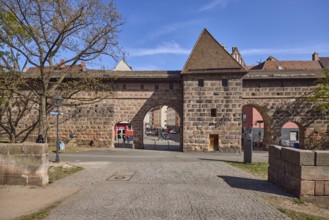 Jakobstor, Spittlertorzwinger, Rotes L, city fortification, city wall, city gate, kennel, trees,