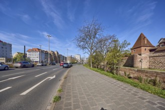 Spittlertorzwinger, footpath and cycle path, road, directional arrows, general architecture, city
