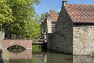Stone building with tiled roof with a moat and a drawbridge, Burg Vischering, LÃ¼dinghausen,