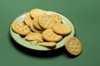 Crackers on a plate, crackers