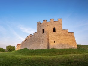 Roman fort PfÃ¼nz (Vetoniana) in the evening light, Walting, Upper Bavaria, AltmÃ¼hltal, Bavaria,