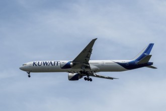 Aircraft Kuwait Airways, 9K-AOM, Boeing 777-300ER