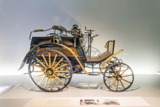 Benz Dos-Ã -Dos from 1899: The Mercedes-Benz Museum in Stuttgart presents a journey through the