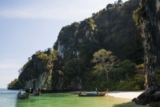 Sandy beach beach and rocks, Koh Hong, Hong Island, Thanbok Khoranee National Park, Krabi, Andaman