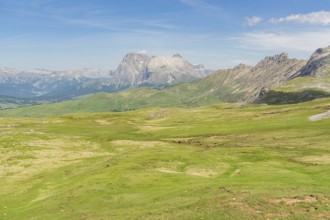 Vast green landscape with mountains and bright skies, a peaceful natural backdrop, Schlehrn hike,