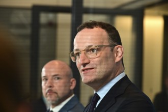 On the right, the chairman of the CDU/CSU parliamentary group, Jens Spahn (CDU), and his deputy