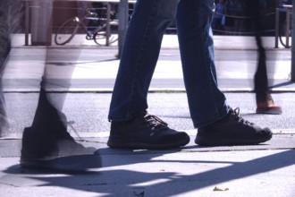 Passers-by in a summer city, shopping, Germany