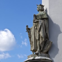 Duke Otto the Strict, sculpture of the town's founder at the south-west corner of the Bomann