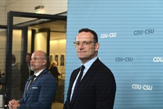 On the right, the chairman of the CDU/CSU parliamentary group, Jens Spahn (CDU), and his deputy