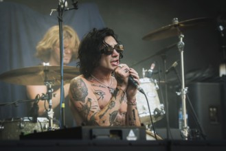 Remington Leith, singer of Palaye Royale live at the Zitadelle Spandau, Berlin, 21.06.2025