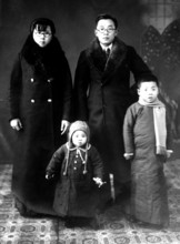 Chinese bourgeois family, 1940