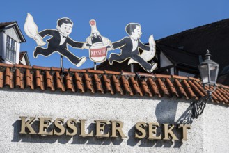 Firmenlogo, Werbeschild und Schriftzug von Deutschlands Ã¤ltester Sektmanufaktur, Kessler Sekt,