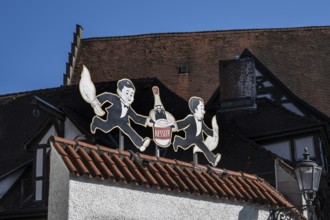 Firmenlogo, Werbeschild von Deutschlands Ã¤ltester Sektmanufaktur, Kessler Sekt, Altstadt von