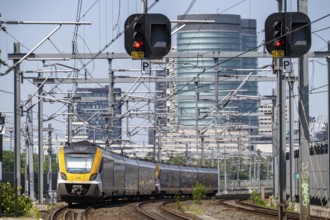 Rail transport in the Netherlands, Nederlandse Spoorwegen, Sprinter regional train, on the tracks