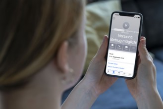 Symbolic image of mobile phone scam, warning of fraudulent calls, here the provider Vodafone, warns