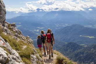 Bergwandern am Untersberg, woman, child, Salzburger Hausberg, Berchtesgadener Land, Upper Bavaria,