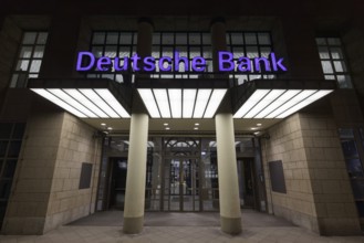 Deutsche Bank Königsalle branch, bleuchteter Eingang, Düsseldorf, North Rhine-Westphalia, Germany