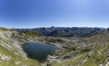 Mountain panorama over Laufbichlsee, behind it the Hochvogel, 2592m, Allgäu Alps, Allgäu, Bavaria,