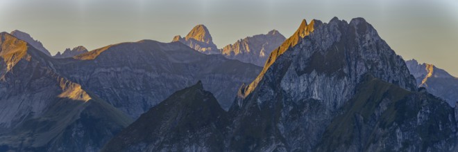 Mountain panorama at sunrise from Nebelhorn, 2224 m, to Höfats 2259 m, behind it the Große