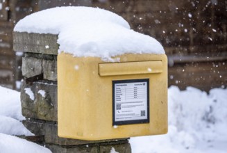 Mailbox, Deutsche Post, winter weather, blowing snow, snowy, near Oberelfringhausen in