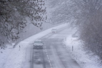 Country road in Elfringhauser Switzerland, near Sprockhövel, cars with and without headlights,