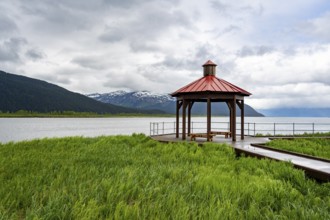 Lookout, Pavilion, View over the Turnagain Arm, Alaska, USA