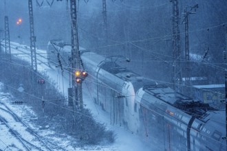 Winter weather, snowfall, RRX, Rhine-Ruhr Express, regional traffic, on the route east, in front of