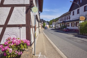 Bus stop Insul Gasthaus Keuler, Landgasthaus Café Keuler, residential buildings and commercial