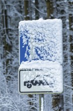 Diverse parking sign, winter, snow, Sieversen, Samtgemeinde Rosengarten, Lower Saxony, Germany