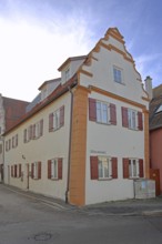 Baroque building with tail gable built 17th century, shutters, Vordere Gerbergasse, Nördlingen,