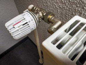 Heating thermostat is below level 2 to reduce night time to save energy Germany