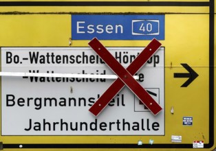 Verkhrsschild Großbaustelle Alleestraße with road conversion, road closure, Bochum, Ruhr area,