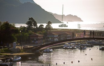Ponte de Porto bridge over the Porto River at dawn, at the mouth of Porto Marina in the World
