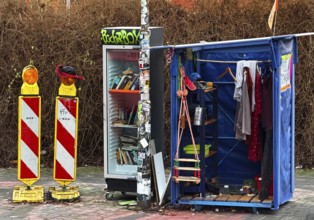 Kiefernstraße, residential street of the left-wing alternative scene with book box and trash
